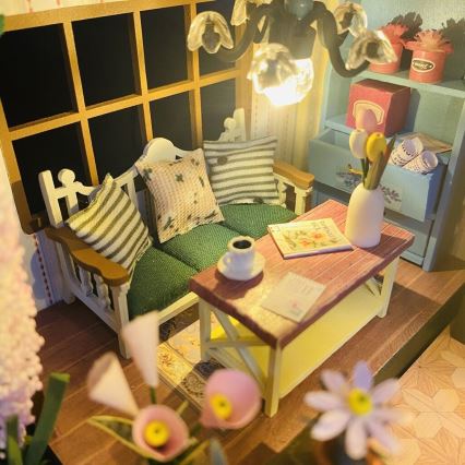 2Kids Toys - Мініатюра будиночка Darcyin квітковий будинок 2xAAA