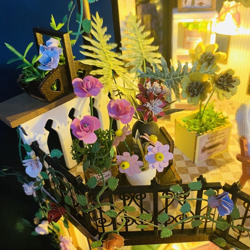 2Kids Toys - Мініатюра будиночка Darcyin квітковий будинок 2xAAA