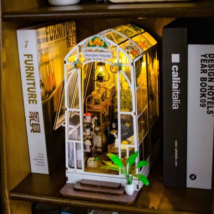 2Kids Toys - Мініатюрний будиночок Садовий будиночок 2xAAA