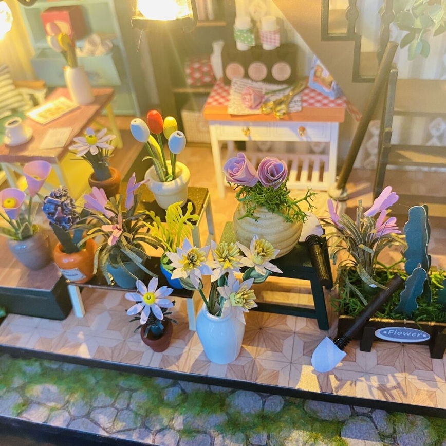 2Kids Toys - Миниатюра домика Darcyin цветочный домик 2xAAA