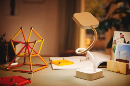 Back to School у новому світлі – з LED настільними лампами Philips