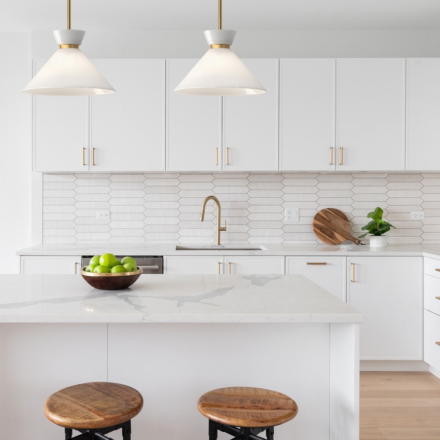 Alora Mood - Люстра на штанзі HALSTON 1xE27/60W/230V золота