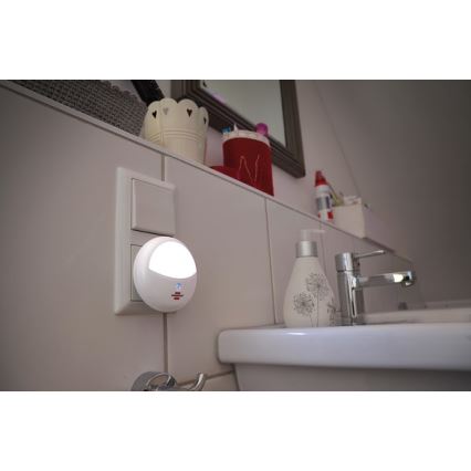 Brennenstuhl - Светодиодный навигационный светильник в розетку с датчиком LED/0,85W/230V