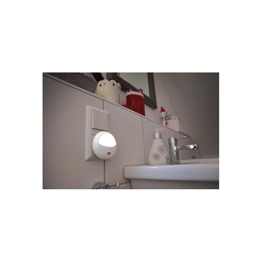 Brennenstuhl - Светодиодный навигационный светильник в розетку с датчиком LED/0,85W/230V