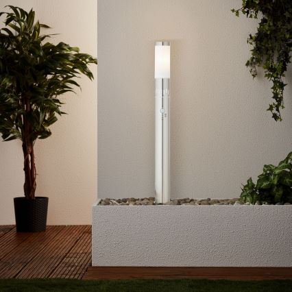 Brilliant - Світлодіодна вулична лампа з датчиком LEIGH LED/0,9W/230V + 1xE27/11W 80 см IP44 глянцевий хром