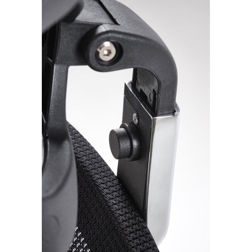 Чёрное офисное кресло ZUNI