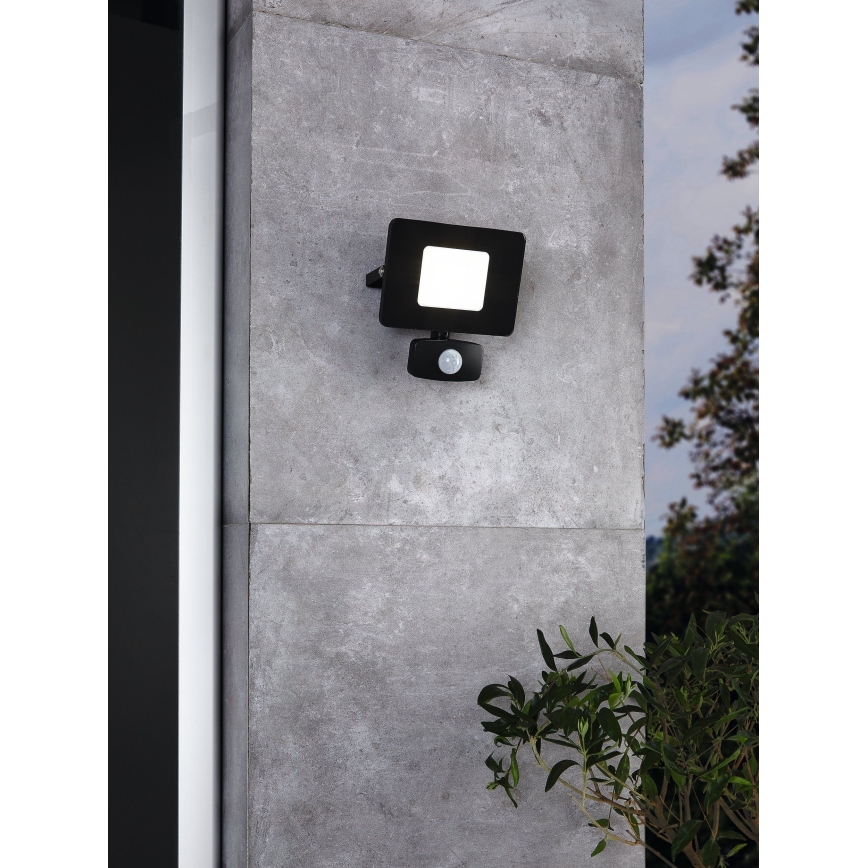 Eglo - Светодиодный прожектор с датчиком LED/20W/230V IP44