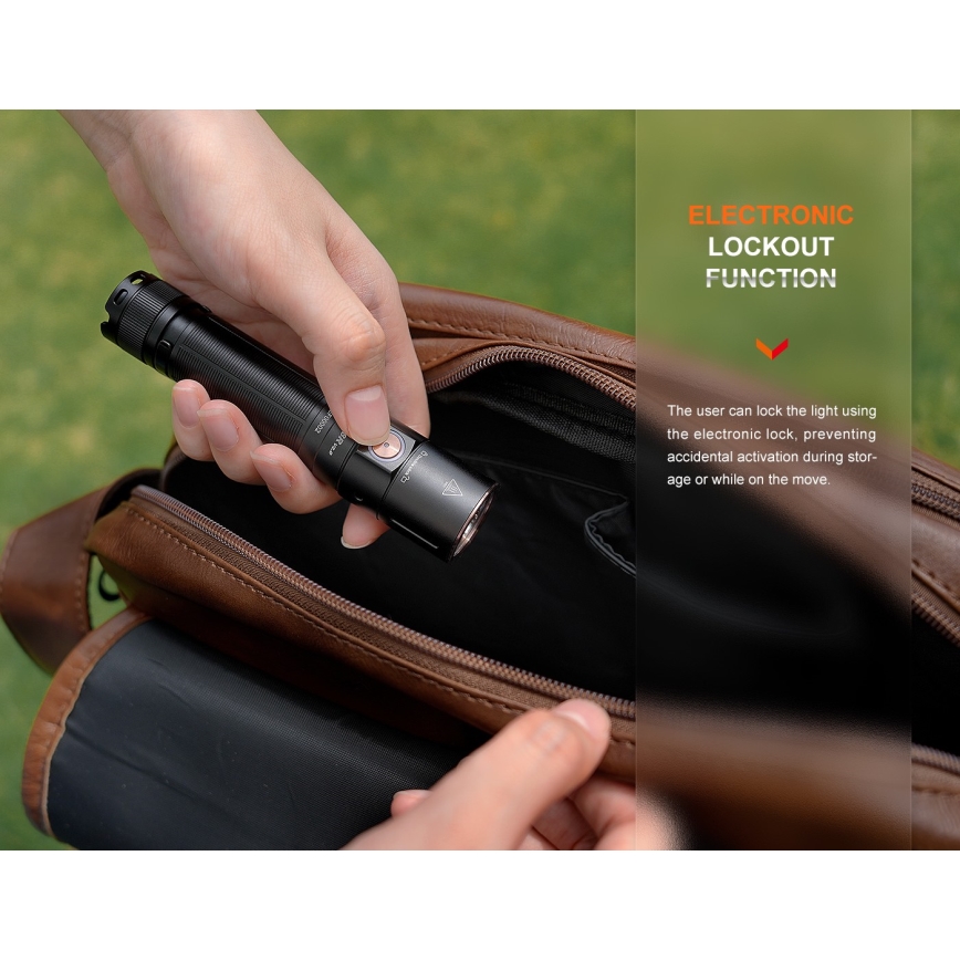 Fenix E28RV20 - Светодиодный аккумуляторный фонарь с регулированием яркости LED/USB/2xCR123A IP68 1700 блестящий 260 ч 3400 mAh