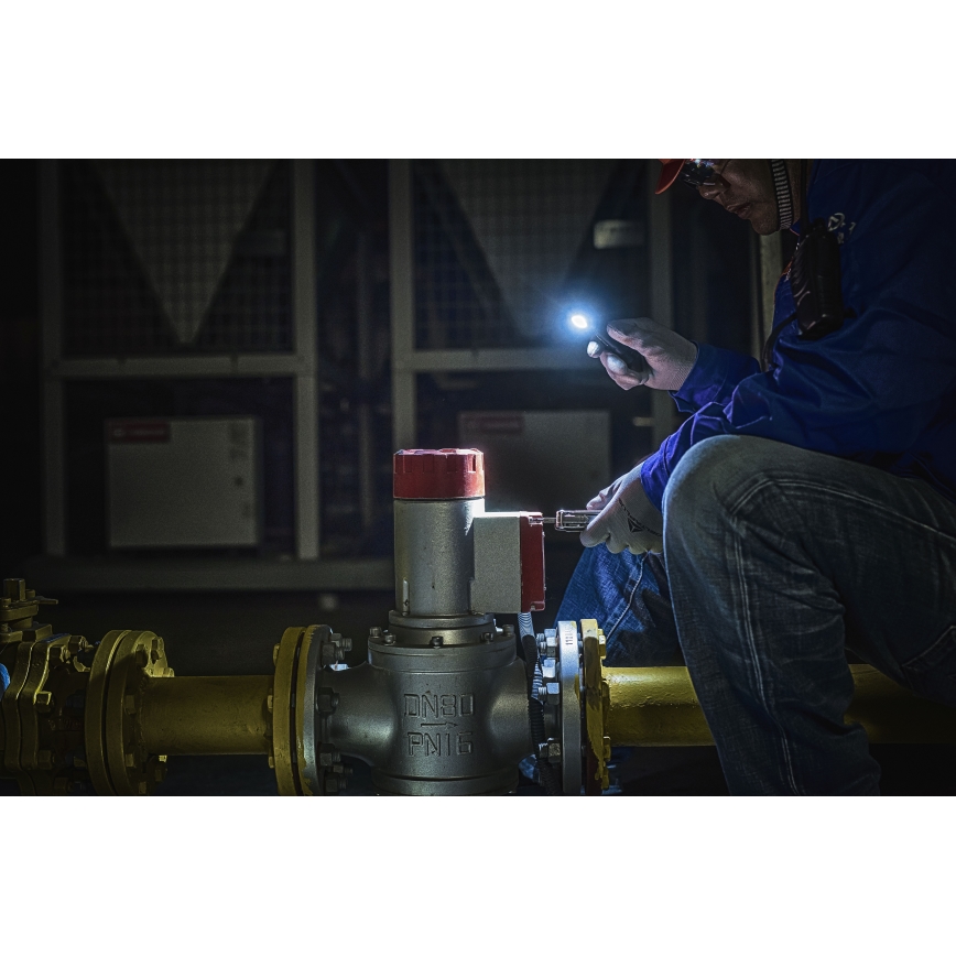 Fenix HM61R - Акумуляторний налобний LED ліхтар 3xLED/2xCR123A IP68