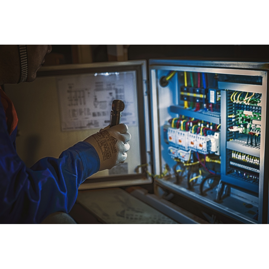 Fenix HM61R - Акумуляторний налобний LED ліхтар 3xLED/2xCR123A IP68