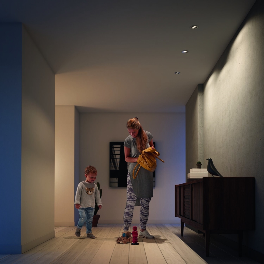 Philips - набір із 3 LED RGBW вбудованих світильників зі змінною яскравістю, 1×GU10/4,8 Вт/230 В, глянцевий хром + пульт дистанційного керування