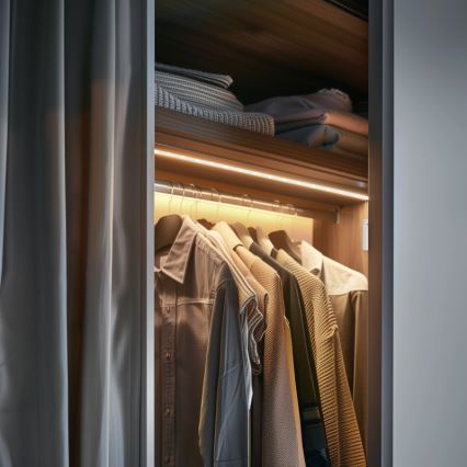 Globo - светодиодная лента с датчиком, 1,5 Вт/6 В, 4xAAA, 3000 К, 1,5 м