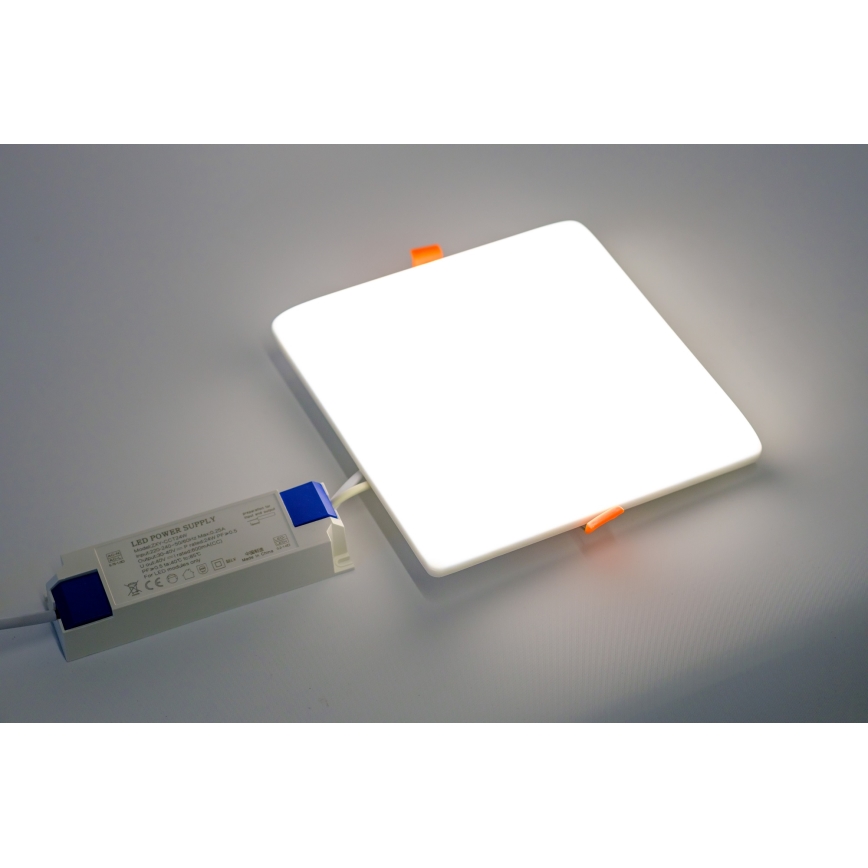 Светодиодный встроенный светильник для ванной комнаты LED/24W/230V 2700-6500K IP44 квадратный
