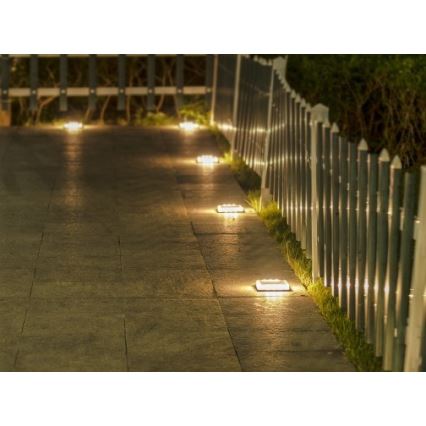 Светодиодный уличный светильник на солнечной батарее LED/1,5W IP68