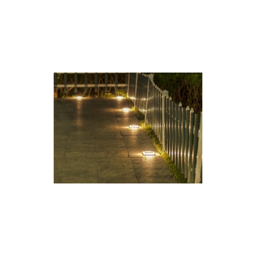 Светодиодный уличный светильник на солнечной батарее LED/1,5W IP68