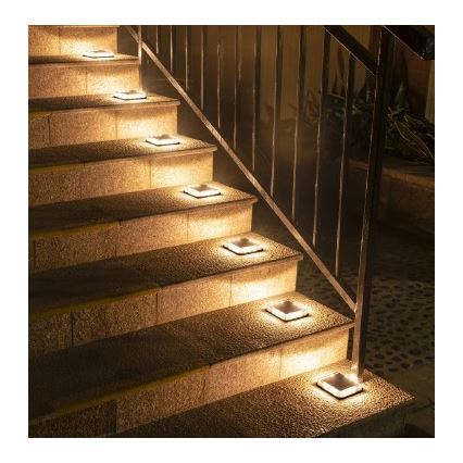 Светодиодный уличный светильник на солнечной батарее LED/1,5W IP68