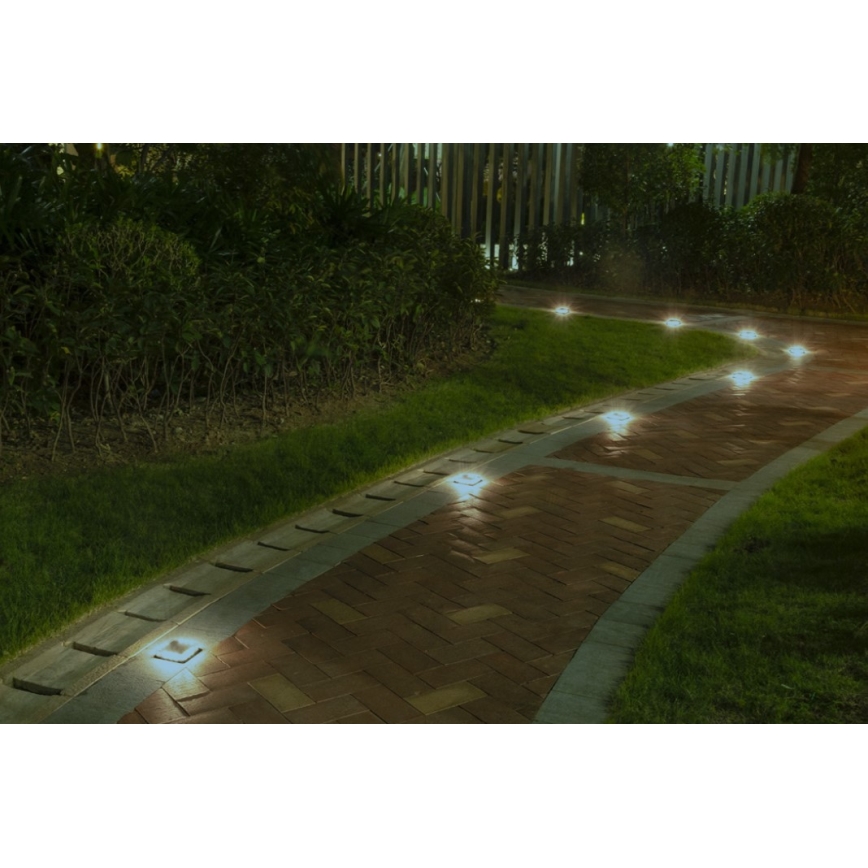 Светодиодный уличный светильник на солнечной батарее LED/1,5W IP68