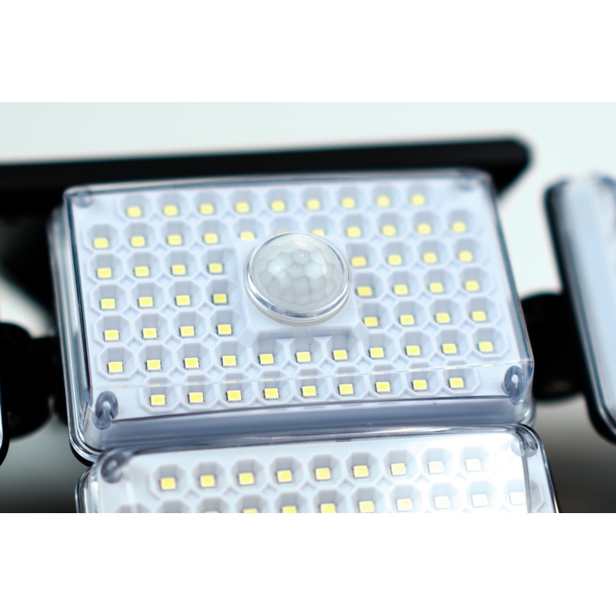 Светодиодный настенный светильник на солнечной батарее с датчиком LED/5W/5,5V IP65 2400 mAh