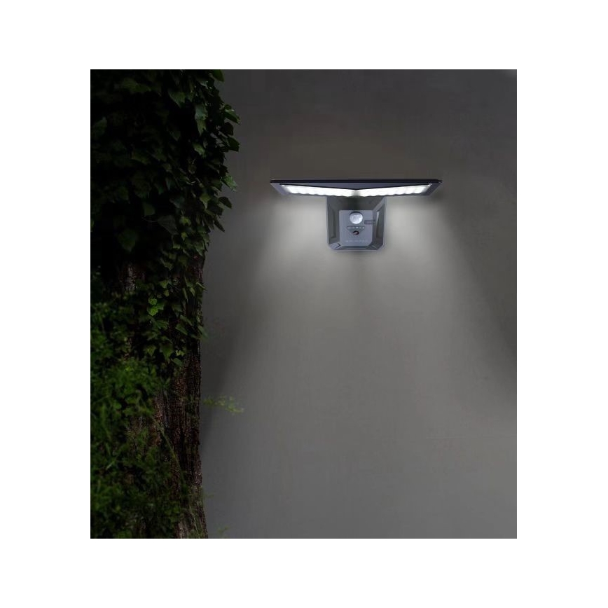 Светодиодный настенный светильник на солнечной батарее с датчиком LED/2,6W/5,5V IP65 1800 mAh черный