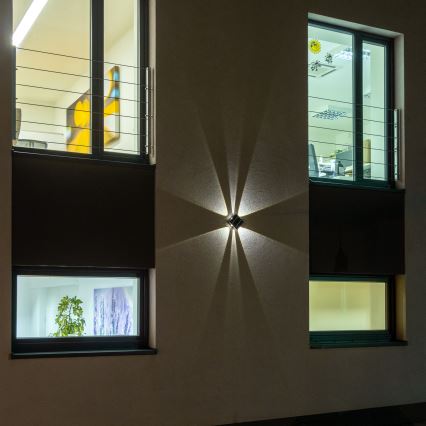 Світильник на сонячних батареях з LED, настінний, з датчиком LED/2Вт/5В IP54 1300 мАг