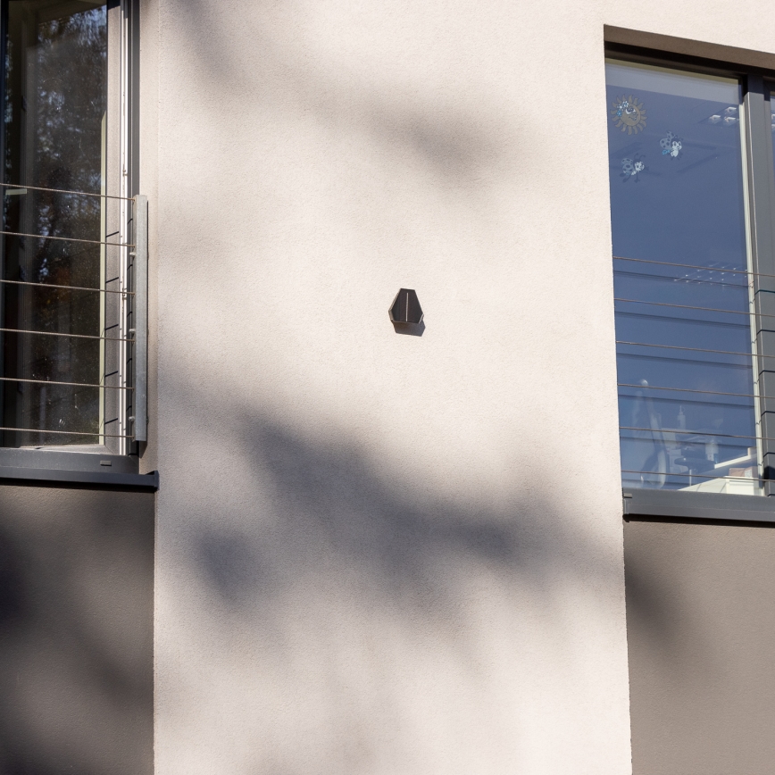 Світильник на сонячних батареях з LED, настінний, з датчиком LED/2Вт/5В IP54 1300 мАг