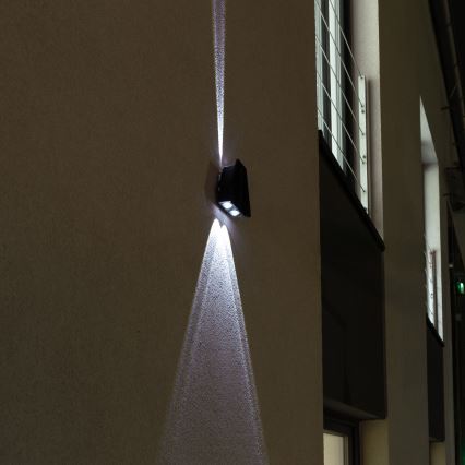 Светодиодный солнечный настенный светильник с датчиком LED/2W/5V IP54 1300 мАч