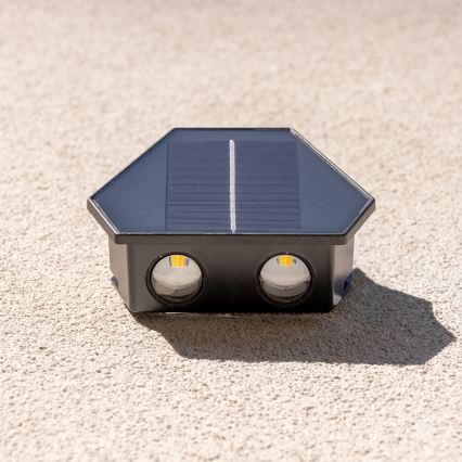 Светодиодный солнечный настенный светильник с датчиком LED/2W/5V IP54 1300 мАч