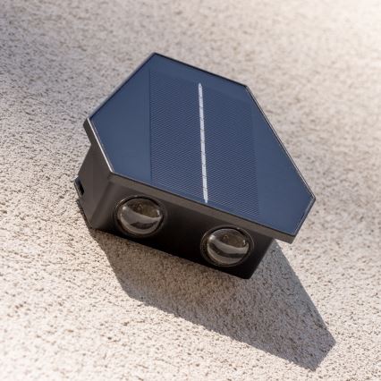 Светодиодный солнечный настенный светильник с датчиком LED/2W/5V IP54 1300 мАч