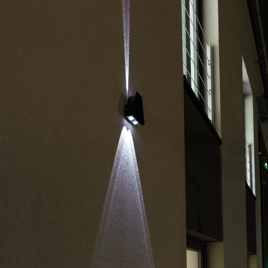 Светодиодный настенный светильник на солнечной батарее с датчиком LED/2W/5V IP54 1300 mAh