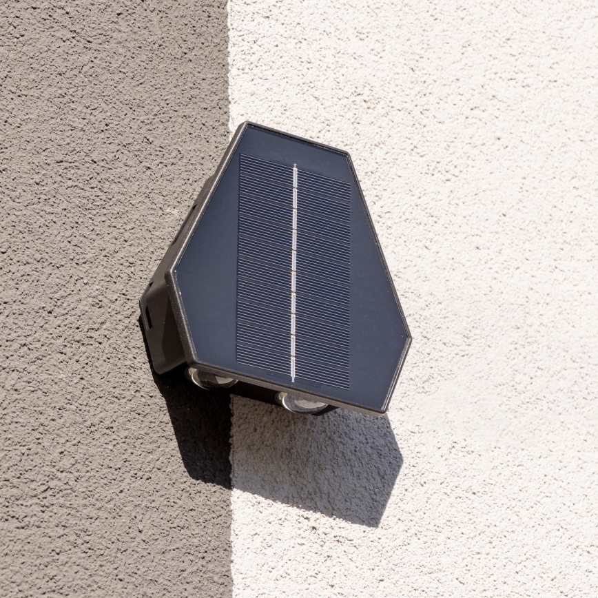 Світлодіодний настінний світильник з датчиком на сонячній батареї LED/2W/5V IP54 1300 mAh