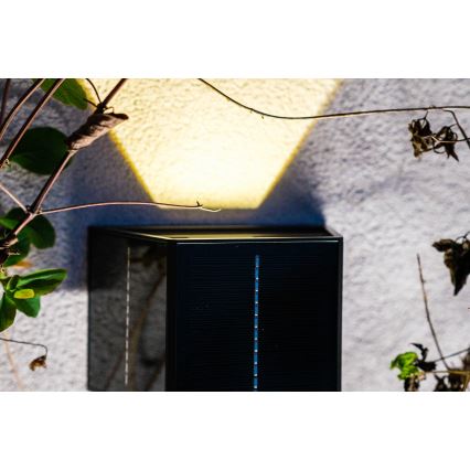 Світлодіодний настінний світильник з датчиком на сонячній батареї LED/2W/5V IP54 1300 mAh