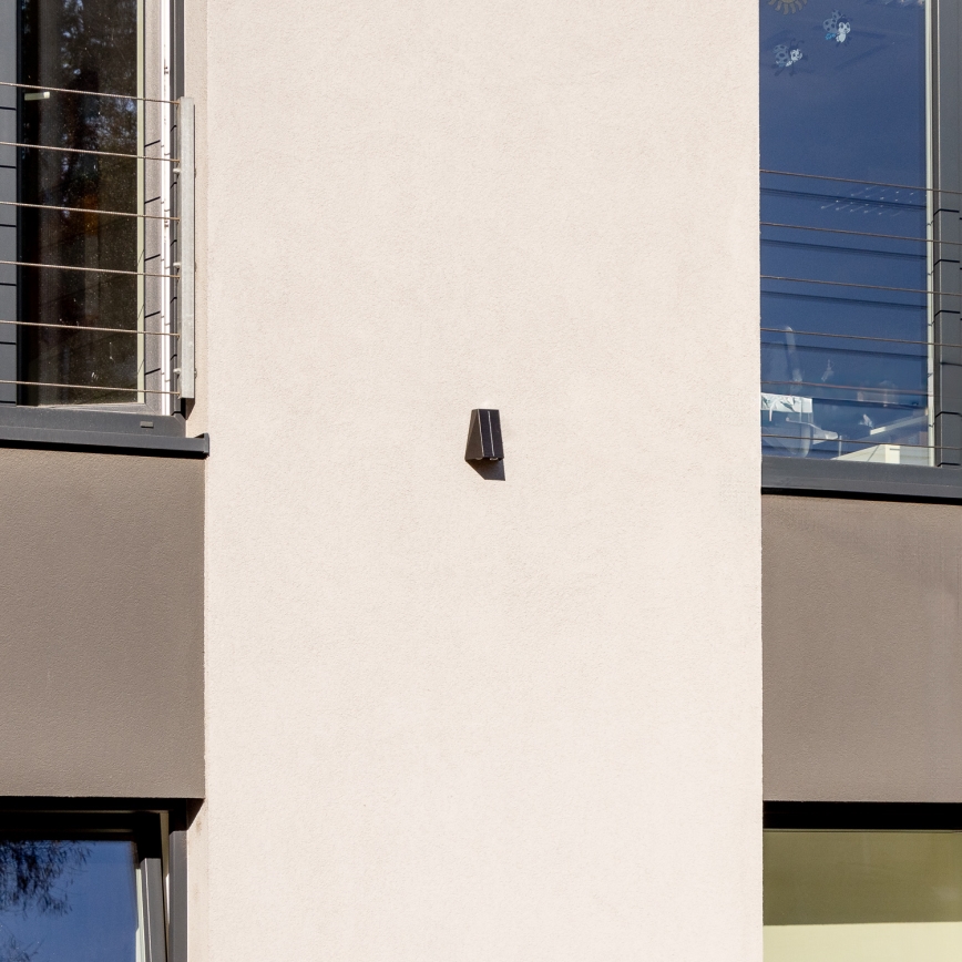 Світильник на сонячних батареях з LED, настінний, з датчиком LED/2Вт/5В IP54 1300 мАг