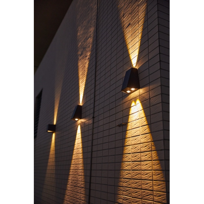 Светодиодный настенный светильник на солнечной батарее с датчиком LED/2W/5V IP54 1300 mAh