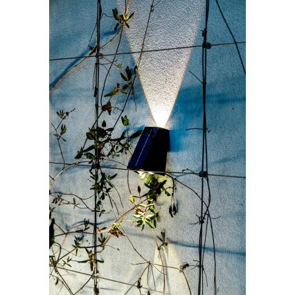 Светодиодный настенный светильник на солнечной батарее с датчиком LED/2W/5V IP54 1300 mAh