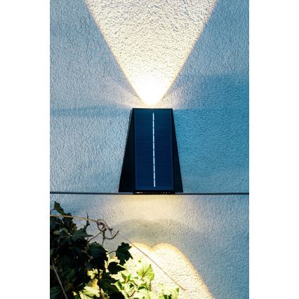 Світлодіодний настінний світильник з датчиком на сонячній батареї LED/2W/5V IP54 1300 mAh