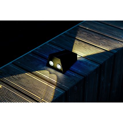 Світлодіодний настінний світильник з датчиком на сонячній батареї LED/2W/5V IP54 1300 mAh