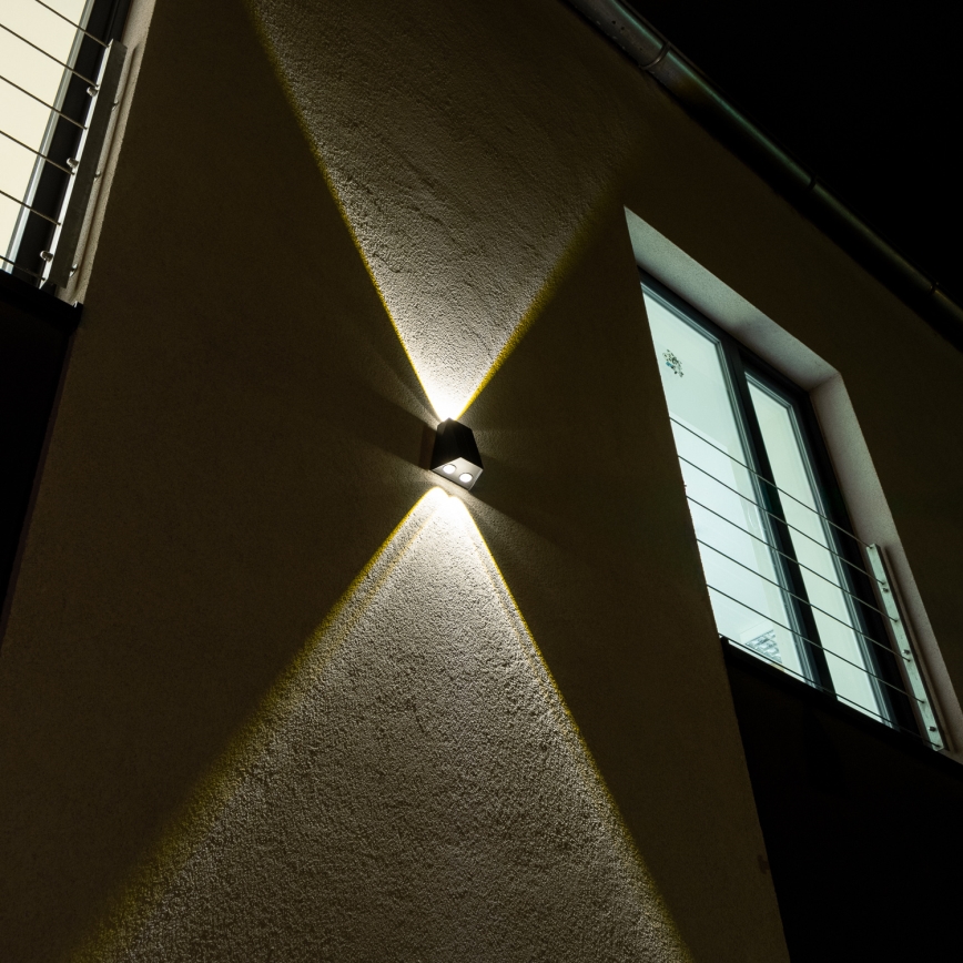 Світлодіодний настінний світильник з датчиком на сонячній батареї LED/2W/5V IP54 1300 mAh