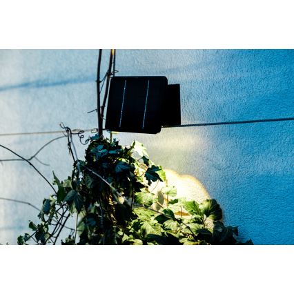 Світлодіодний настінний світильник з датчиком на сонячній батареї LED/2W/5V IP54 1300 mAh