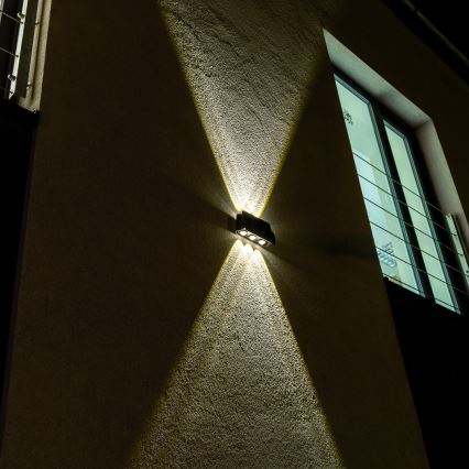 Світлодіодний настінний світильник з датчиком на сонячній батареї LED/2W/5V IP54 1300 mAh