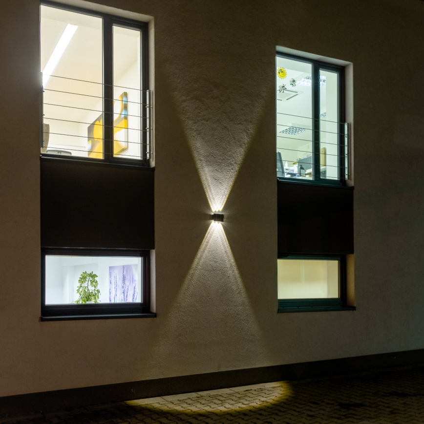 Світлодіодний настінний світильник з датчиком на сонячній батареї LED/2W/5V IP54 1300 mAh