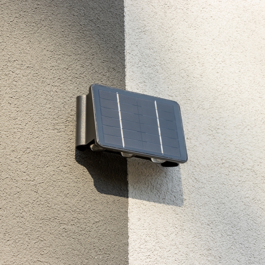 Світлодіодний настінний світильник з датчиком на сонячній батареї LED/2W/5V IP54 1300 mAh