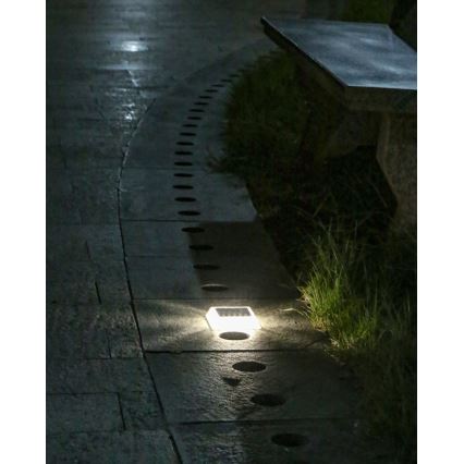 Светодиодное уличное освещение на солнечной батарее с датчиком LED/0,03W/1,2V IP54
