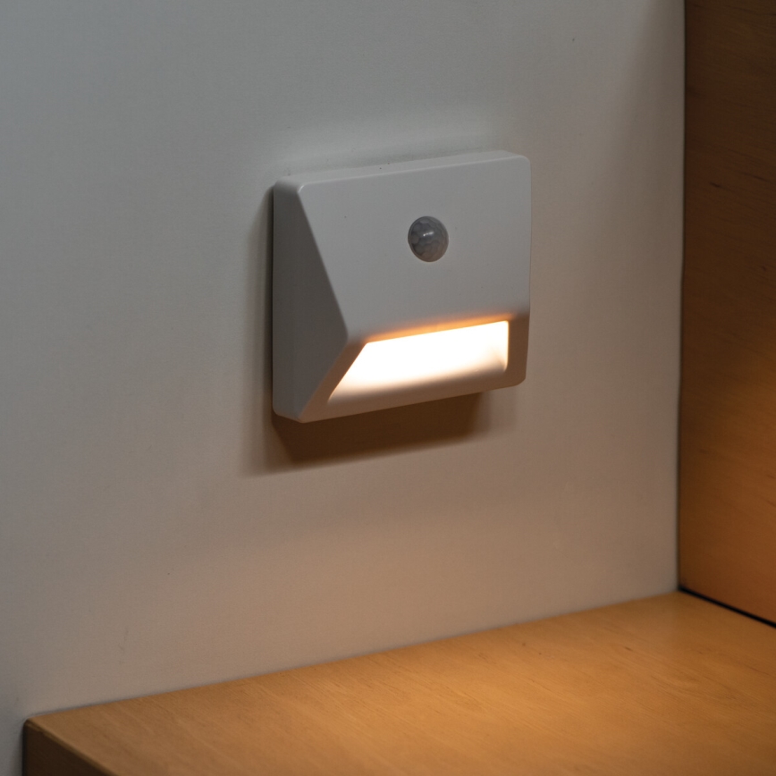 Kanlux 37392 - LED Вбудований світильник з датчиком руху та освітленості IRS LED/0,3W/3xAAA IP54 білий