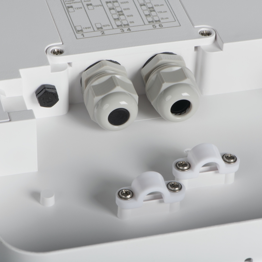 Вуличний світлодіодний стельовий світильник з датчиком руху BENO LED/24/30W/230V 3000/3500/4000K IP65 білий квадратний