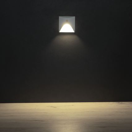 Лестничный LED-светильник с датчиками движения и сумерек EXIN LED/2,5W/230V 4000K IP65 белый, квадратный