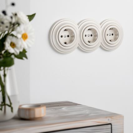 Kliklap - центральная ретро-рамка, бежевого цвета