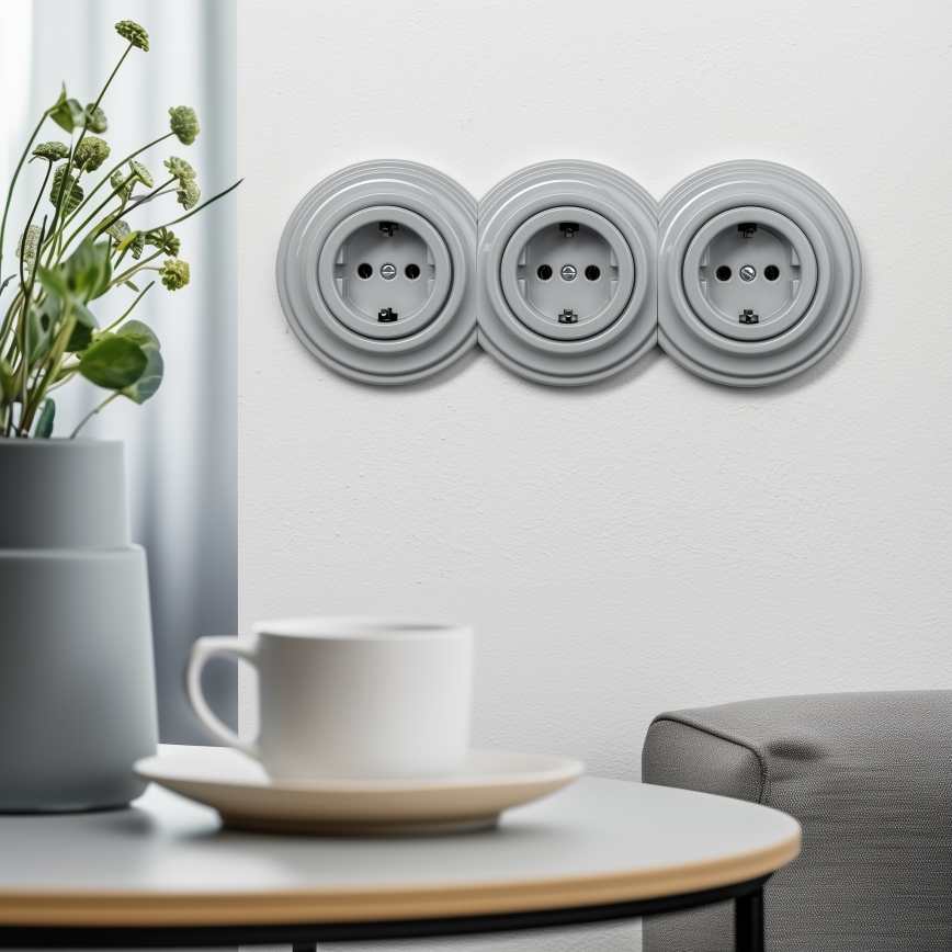 Kliklap - Потрійна ретро-розетка для будинку в рамці SCHUKO 230 В, сіра