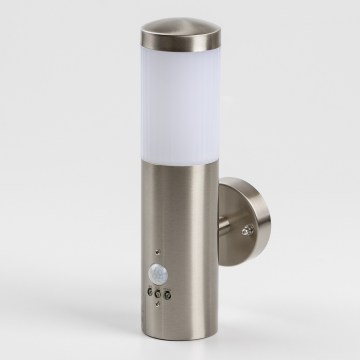 LED наружный настенный светильник с датчиком движения 1xGU10/5W/230V IP44 матовый хром