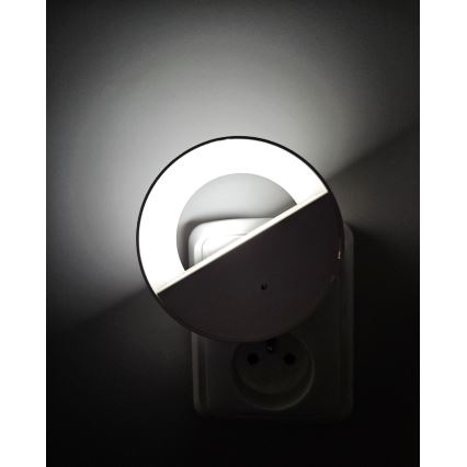 LED Нічник з датчиком освітленості LED/0,5W/230V білий