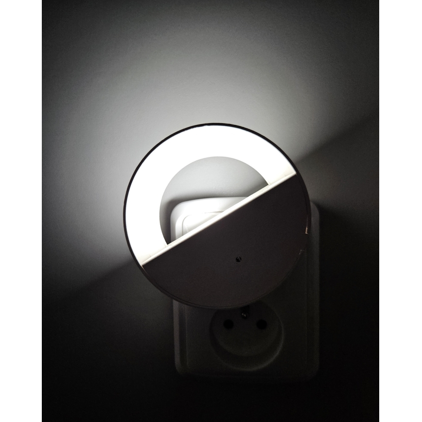 LED Нічник з датчиком освітленості LED/0,5W/230V білий